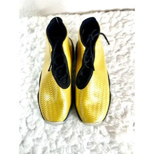 Nike Air Jordan Future GG sneakers in the Metallic Gold and black Youth size 4